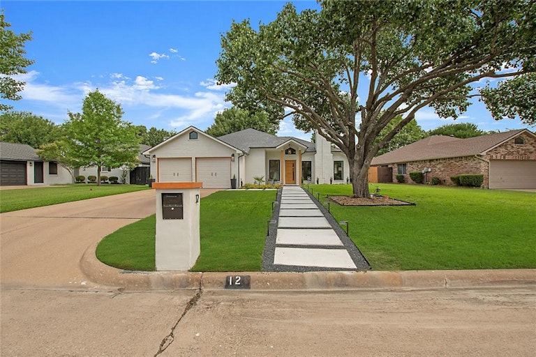Photo 29 of 32 - 12 Monterey Dr, Roanoke, TX 76262
