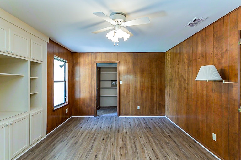 Photo 12 of 19 - 4122 Modena Dr, San Antonio, TX 78218