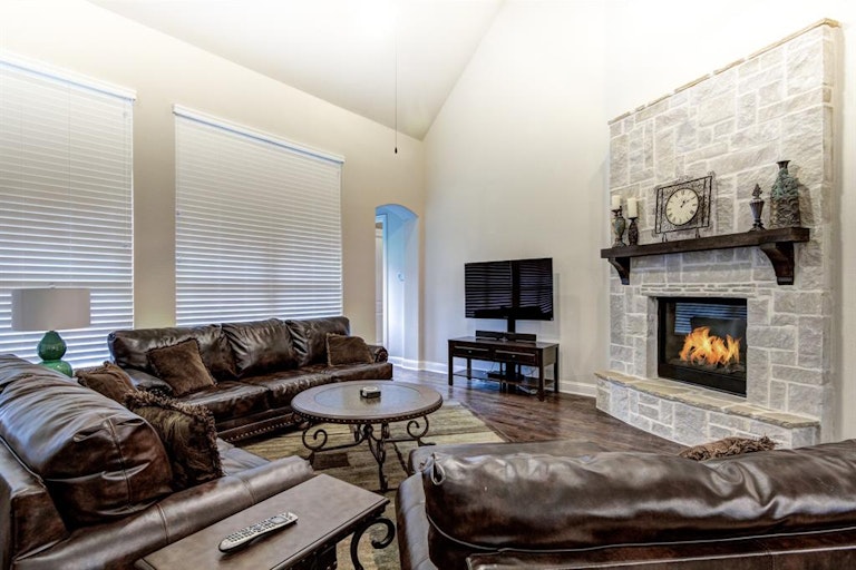 Photo 11 of 36 - 7346 Ridgepoint Dr, Irving, TX 75063