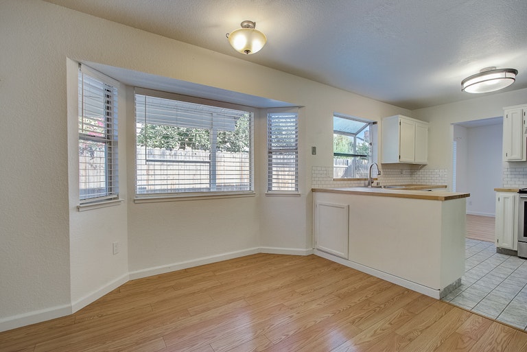 Photo 8 of 36 - 1708 Branchwood Cir, Modesto, CA 95355