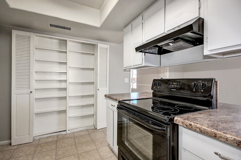 Photo 2 of 19 - 6977 W San Miguel Ave, Glendale, AZ 85303