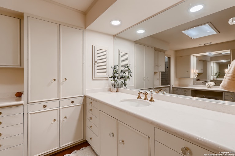 Photo 21 of 38 - 7614 Woodhaven St, San Antonio, TX 78209