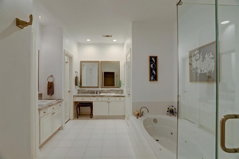 Photo 13 of 20 - 3235 Bellefontaine St, Houston, TX 77025
