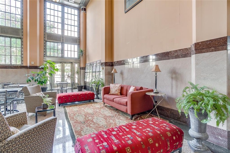 Photo 22 of 30 - 221 W Lancaster Ave #7010, Fort Worth, TX 76102