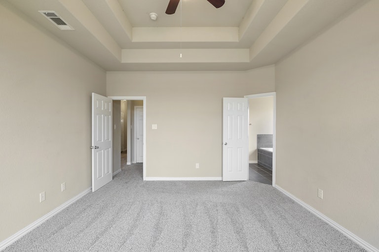 Photo 14 of 26 - 413 Harvard Dr, Glenn Heights, TX 75154