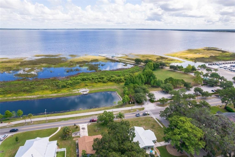 Photo 10 of 38 - 304 Kentucky Ave, Saint Cloud, FL 34769