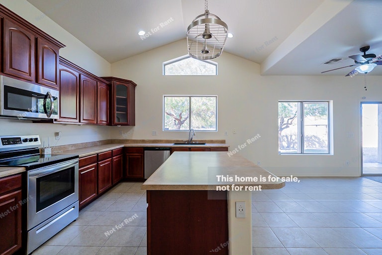 Photo 9 of 33 - 656 E Black Diamond Dr, Casa Grande, AZ 85122