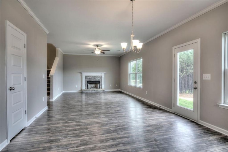 Photo 13 of 37 - 303 Melody Ln, Cartersville, GA 30121