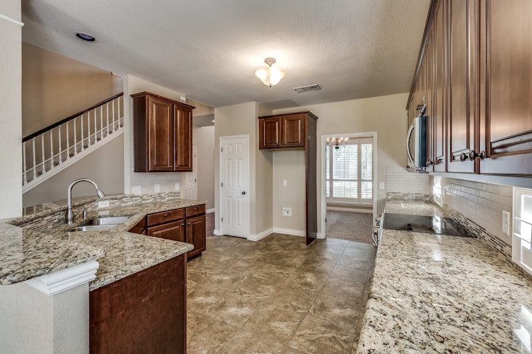 Photo 13 of 32 - 460 Fremont Dr, Rockwall, TX 75087