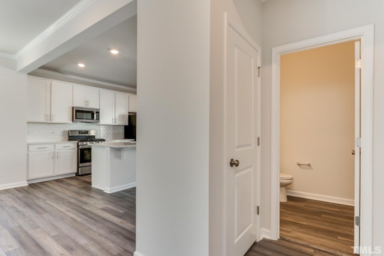 Photo 8 of 32 - 108 Maple Grove Ln, Durham, NC 27703