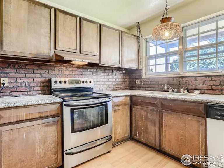 Photo 4 of 22 - 12314 Olmsted Dr, Denver, CO 80239