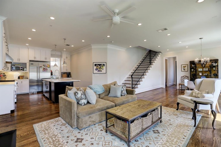 Photo 11 of 26 - 1632 Potomac Dr, Houston, TX 77057