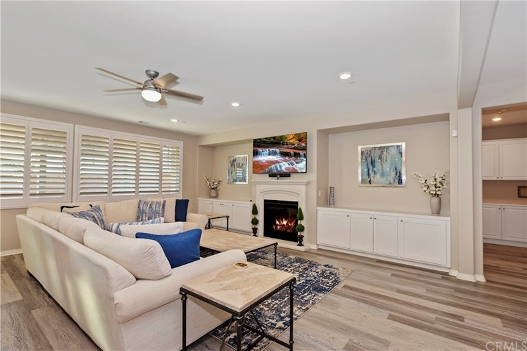 Photo 12 of 50 - 5120 Armendarez Ln, Fontana, CA 92336
