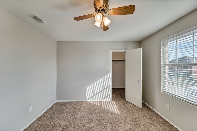 Photo 27 of 34 - 202 Rosewood Ct, Red Oak, TX 75154