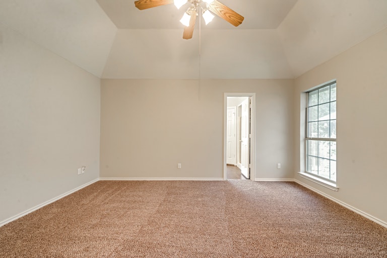 Photo 13 of 24 - 1040 Westgrove Dr, Saginaw, TX 76179