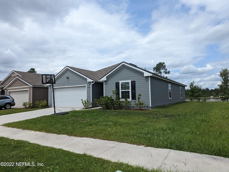 Photo 3 of 8 - 2054 Tyson Lake Dr, Jacksonville, FL 32221