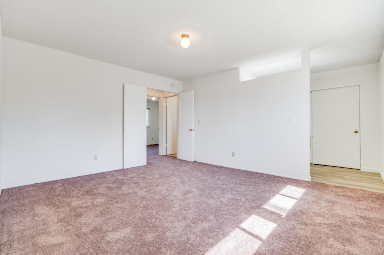 Photo 18 of 36 - 4636 Baywind Dr, Sacramento, CA 95838