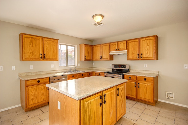 Photo 2 of 28 - 447 E Maddison St, San Tan Valley, AZ 85140