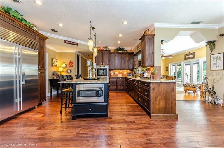 Photo 11 of 25 - 8918 Jonathan Manor Dr, Orlando, FL 32819