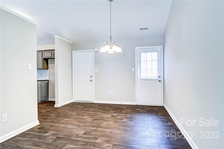 Photo 5 of 18 - 7731 Ivy Hollow Dr, Charlotte, NC 28227