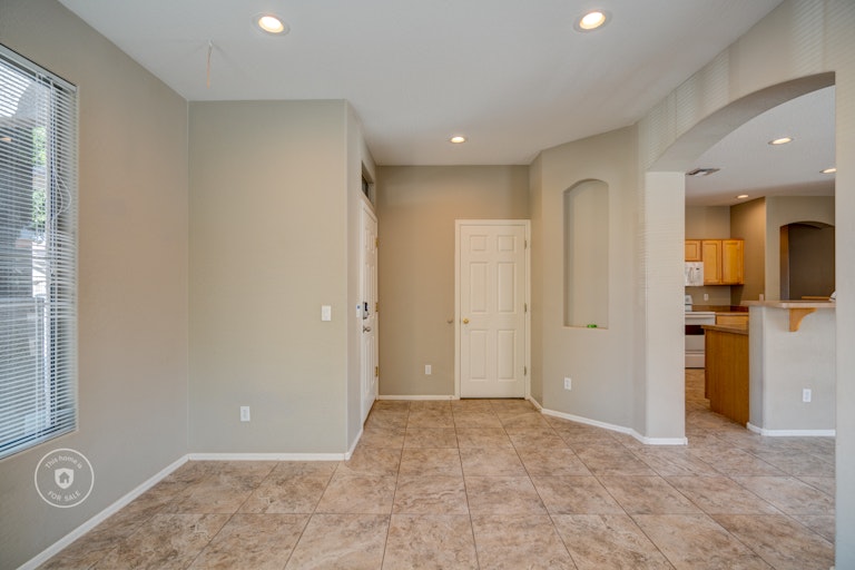 Photo 13 of 25 - 15927 W Maui Ln, Surprise, AZ 85379