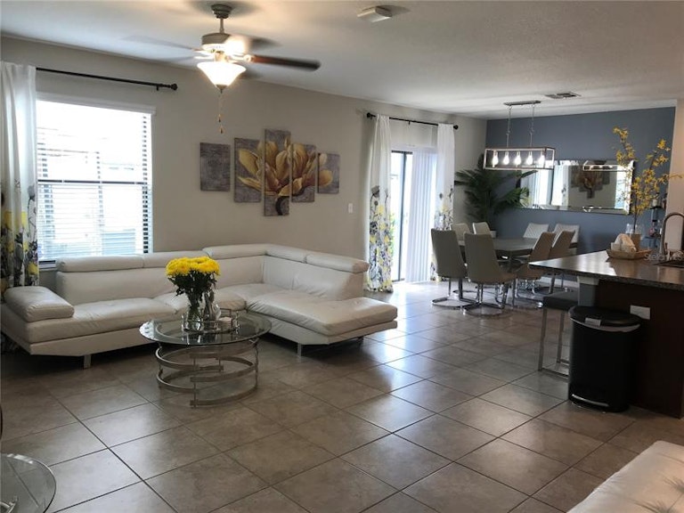 Photo 6 of 25 - 12757 Lemon Pepper Dr, Riverview, FL 33578