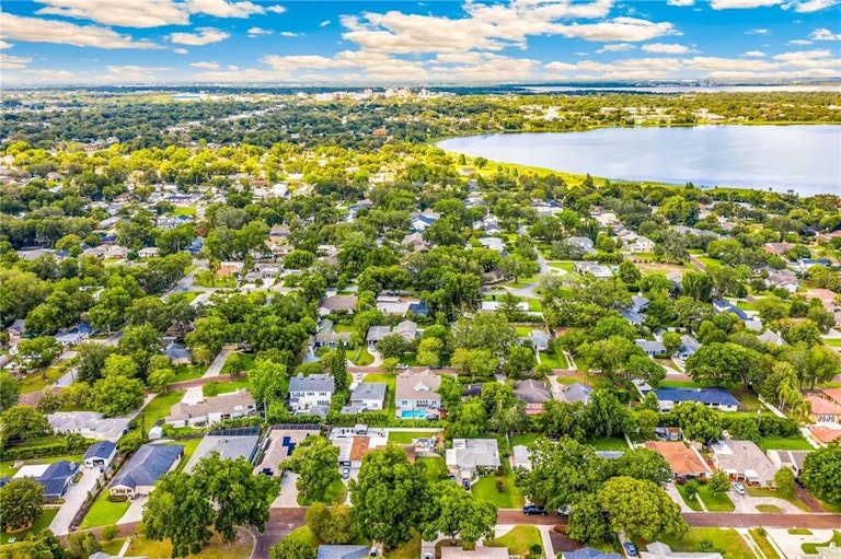 Photo 34 of 37 - 523 Easton Dr, Lakeland, FL 33803