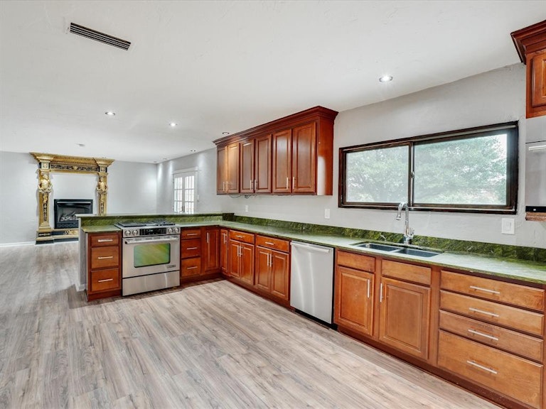 Photo 11 of 38 - 3910 Spring Meadow Ln, Flower Mound, TX 75028