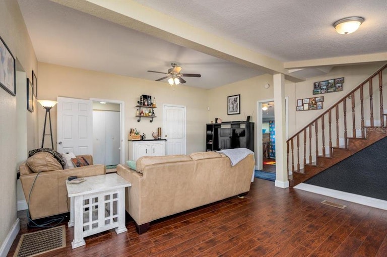 Photo 5 of 30 - 1802 Lenna Ave, Seffner, FL 33584