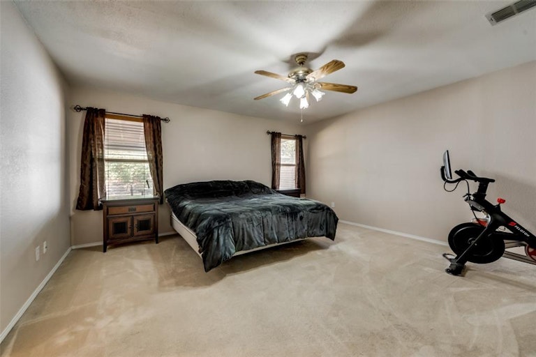 Photo 18 of 27 - 4816 Cedar Crest Dr, McKinney, TX 75070
