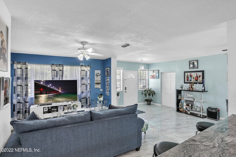 Photo 8 of 27 - 557 Laurina St, Jacksonville, FL 32216