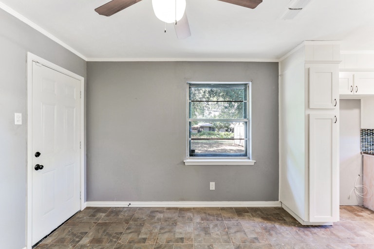 Photo 11 of 25 - 7008 Shauna Dr, North Richland Hills, TX 76180