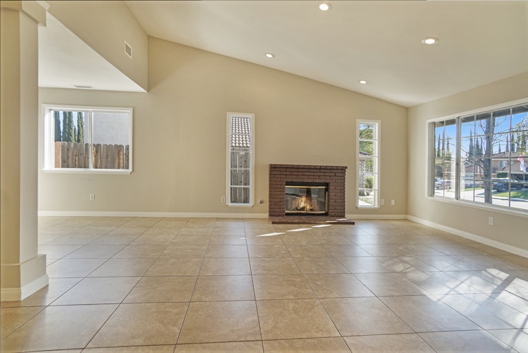 Photo 8 of 17 - 8730 Sandhill Dr, Riverside, CA 92508