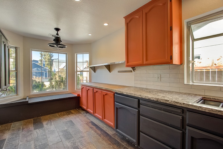 Photo 19 of 32 - 6724 Folkstone Way, Elk Grove, CA 95758