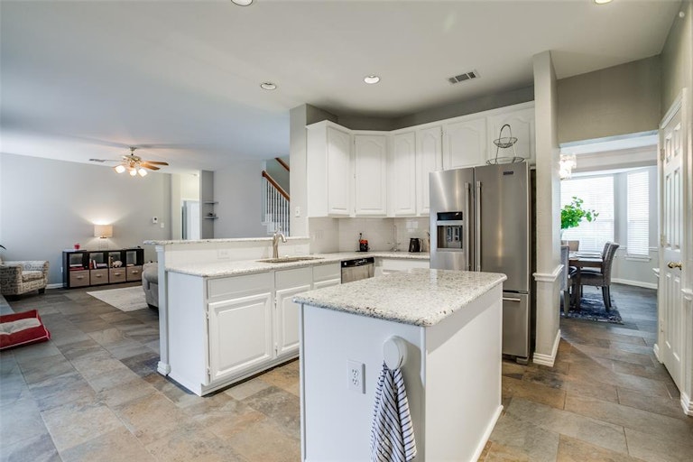 Photo 11 of 30 - 2829 Shasta Dr, Plano, TX 75025