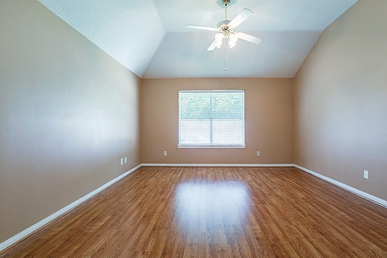 Photo 20 of 26 - 3839 Canton Dr, Pearland, TX 77584