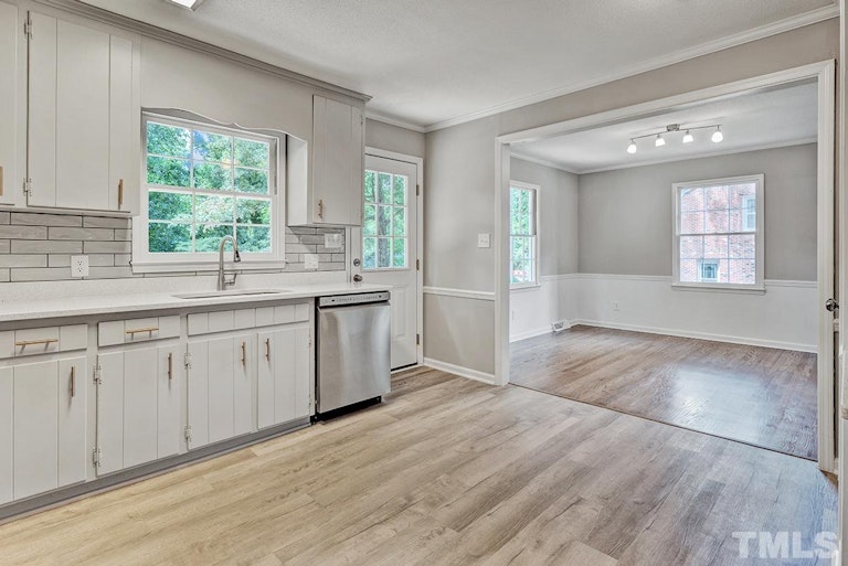 Photo 10 of 29 - 4700 Winterlochen Rd, Raleigh, NC 27603