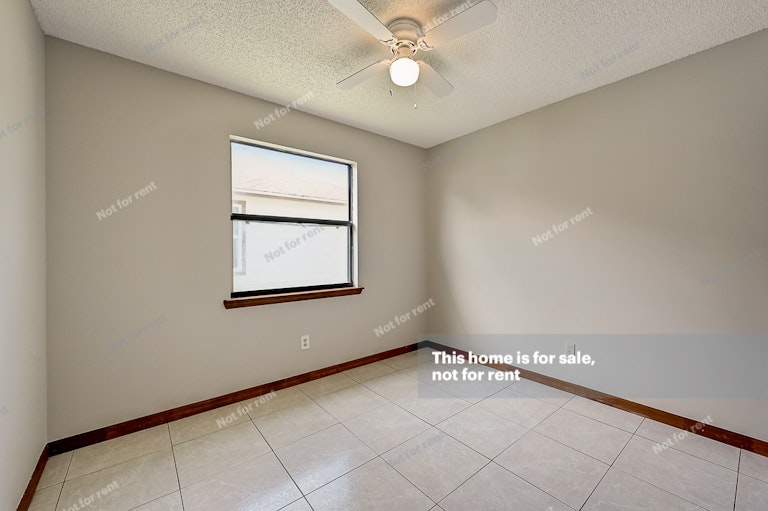 Photo 27 of 32 - 8460 Rockridge Dr, Jacksonville, FL 32244