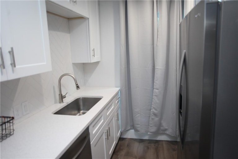 Photo 3 of 14 - 3810 Southway Dr #107, Austin, TX 78704