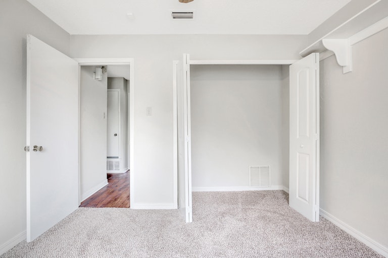 Photo 21 of 25 - 2233 Biscayne Dr W, Irving, TX 75060
