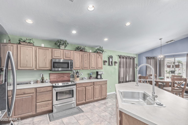 Photo 8 of 27 - 12873 W Aster Dr, El Mirage, AZ 85335