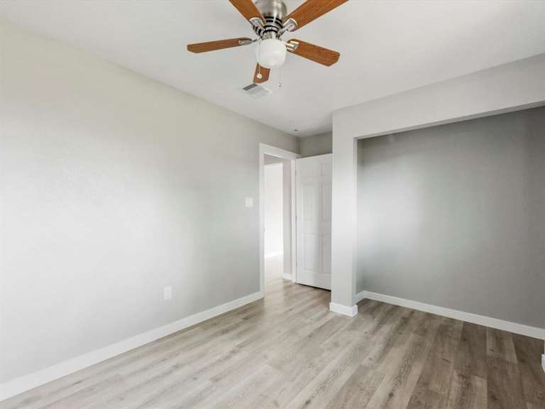 Photo 19 of 22 - 5310 Castlecreek Ln, Houston, TX 77053