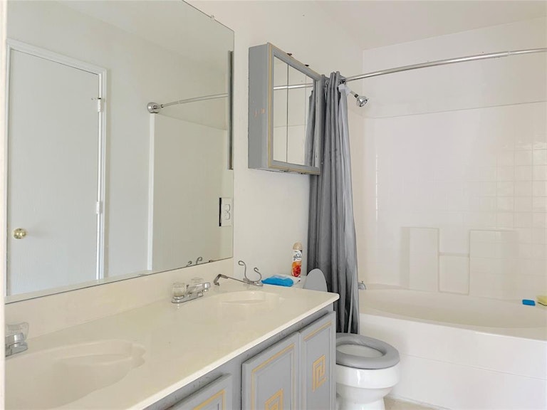 Photo 14 of 18 - 751 Rachel St, Grand Prairie, TX 75052
