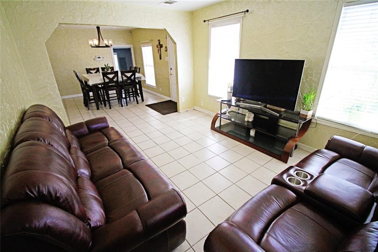 Photo 6 of 39 - 6539 Greenspan Ave, Dallas, TX 75232