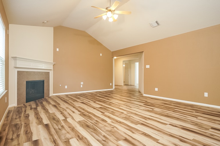 Photo 6 of 25 - 21123 Spur Ridge Ct, Richmond, TX 77406