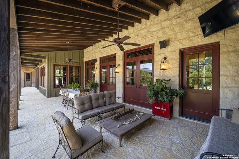 Photo 12 of 42 - 4544 Natures Way, New Braunfels, TX 78132