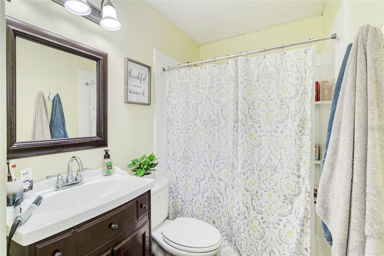 Photo 25 of 33 - 5427 Harbor Dr W, Lakeland, FL 33809