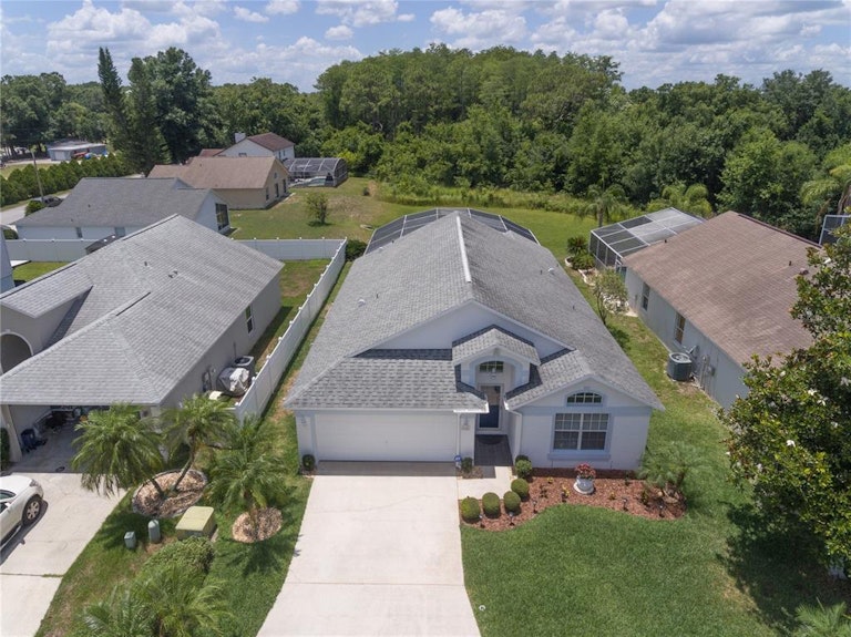Photo 37 of 40 - 1026 Lake Davenport Blvd, Davenport, FL 33897