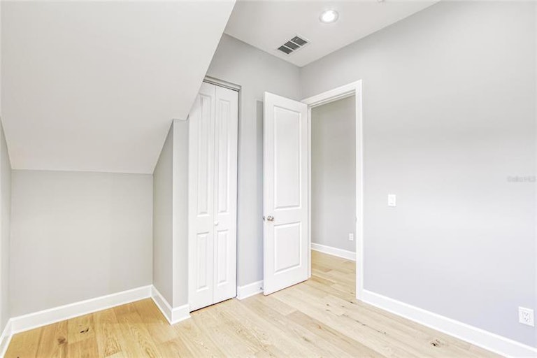 Photo 11 of 62 - 3108 W Cherokee Ave, Tampa, FL 33611