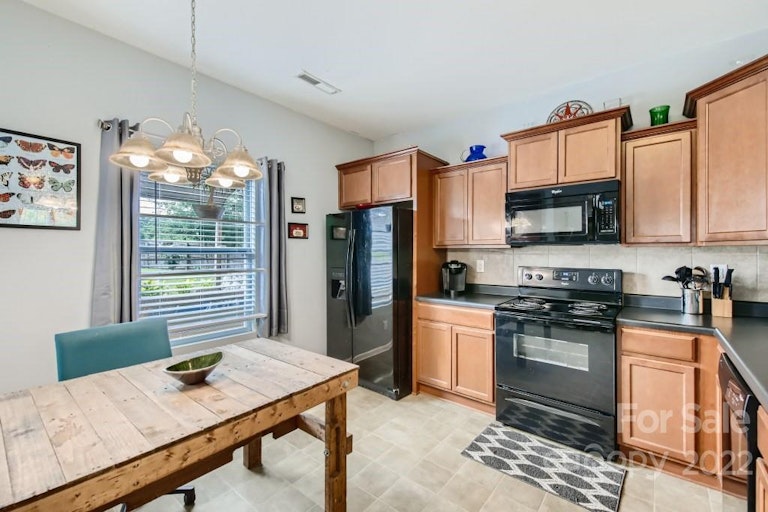 Photo 10 of 33 - 649 Cliffs Inn Cir, Charlotte, NC 28214